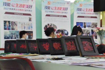 廣州紡校 一針一線藏雅韻，一染一畫雕匠心